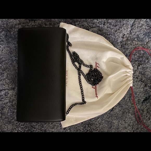 NWOT - Salvatore Ferragamo Vera Bow - Picture 2 of 11